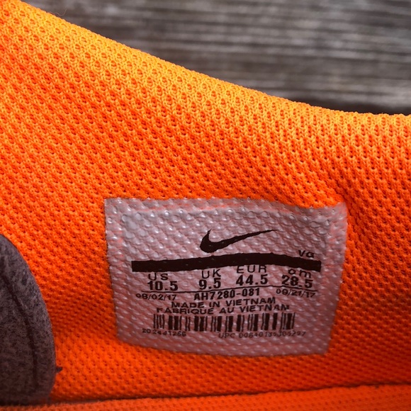 These are used indoor soccer shoes. - Picture 3 of 4